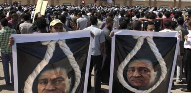 مبارک در قفس؛ دادگاه رئیس‌‌جمهوری مصر برگزار شد