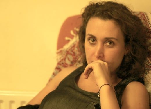 فاطمه شمس: شعر و سیاست را از هم جدا نمی‌بینم