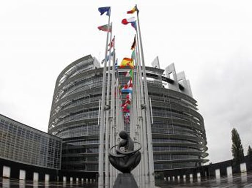 نصب عکس نسرین ستوده و جعفر پناهی بر سردر اصلی پارلمان اروپا