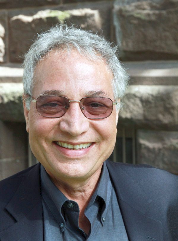 دکتراحمد کریمی حکاک، پژوهشگر ادبیِ تاثیرگذار بر ایرانیان آمریکا و کانادا