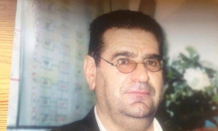 معلم بازنشسته زندانی در زاهدان با دوختن لبانش دست به اعتصاب غذا زد