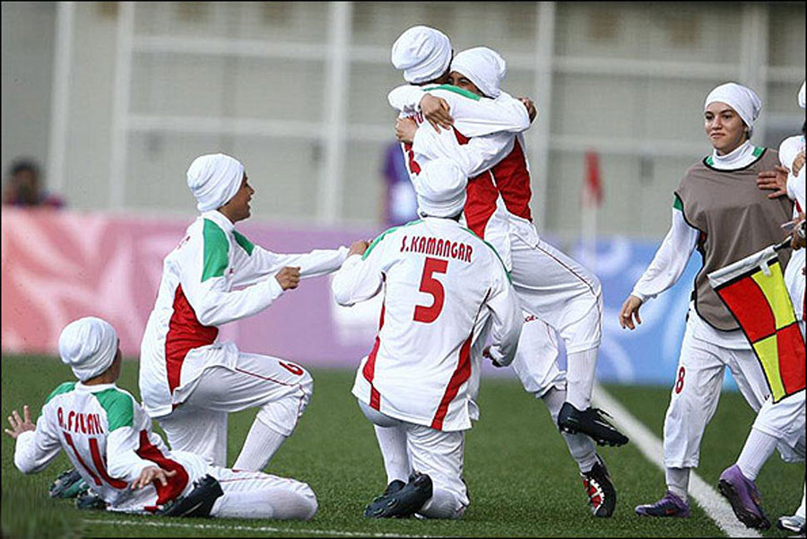 ابهام‌ها و حاشیه‌های حضور “دوجنسیتی‌‌ها” در فوتبال زنان ایران