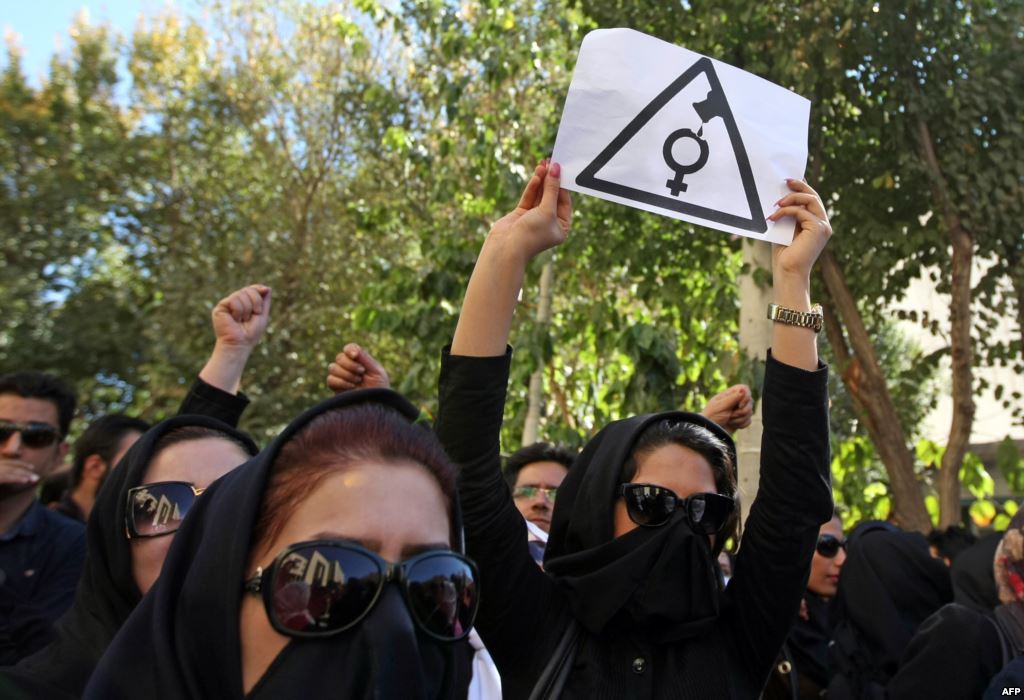 «برخورد پلیس» با تجمعات اعتراض به اسیدپاشی در تهران و اصفهان