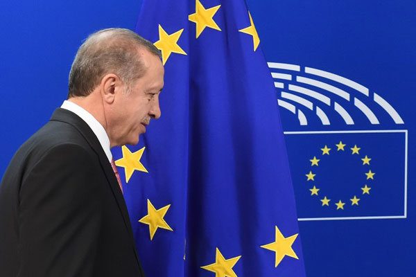 اردوغان دمکراسی اروپایی را تهدید می‌کند
