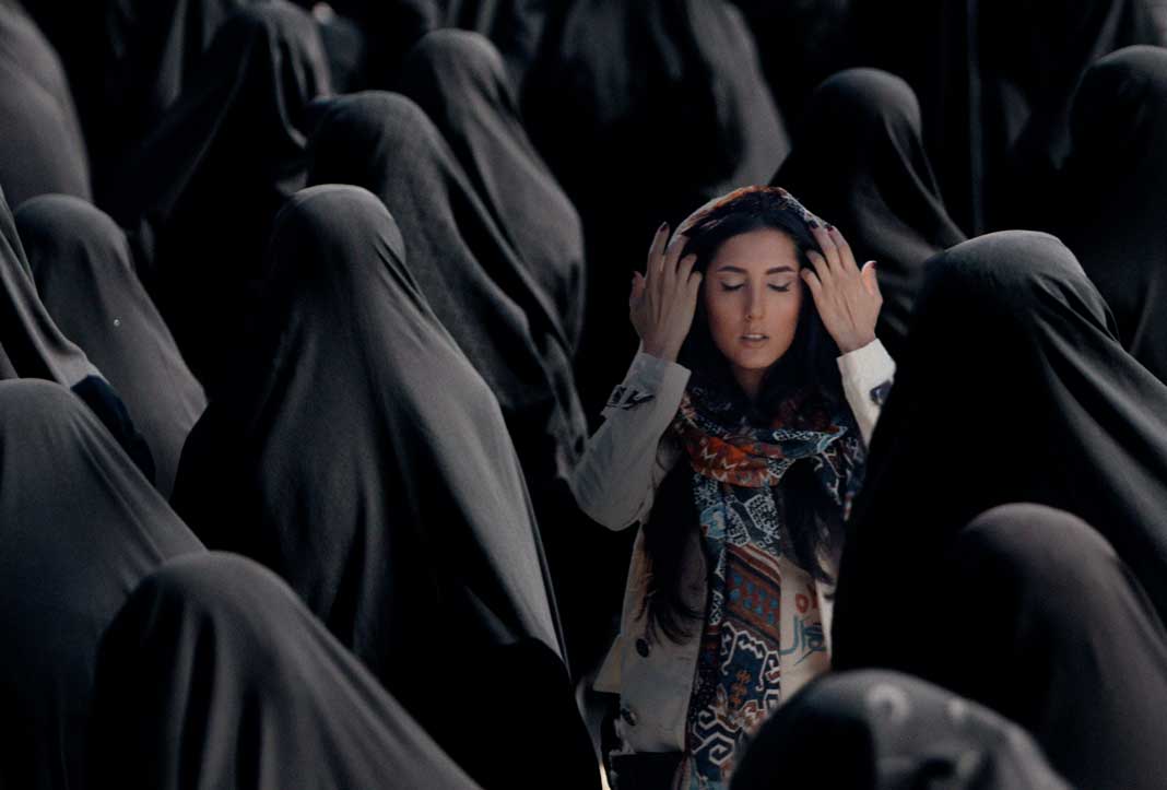 گفت و گوی کوتاه شهرگان با شادی امینی، صدای نسلی از خواننده‌های جوان زن ایرانی