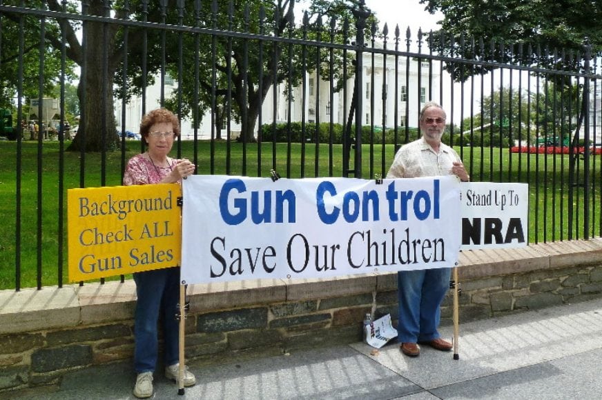 عشق آمریکایی به «اسلحه» و «قانون اساسی» کهنه