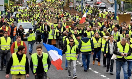 فرانسهٔ نافرمان تصویر خود را در خیابان به رخ می‌کشد  
