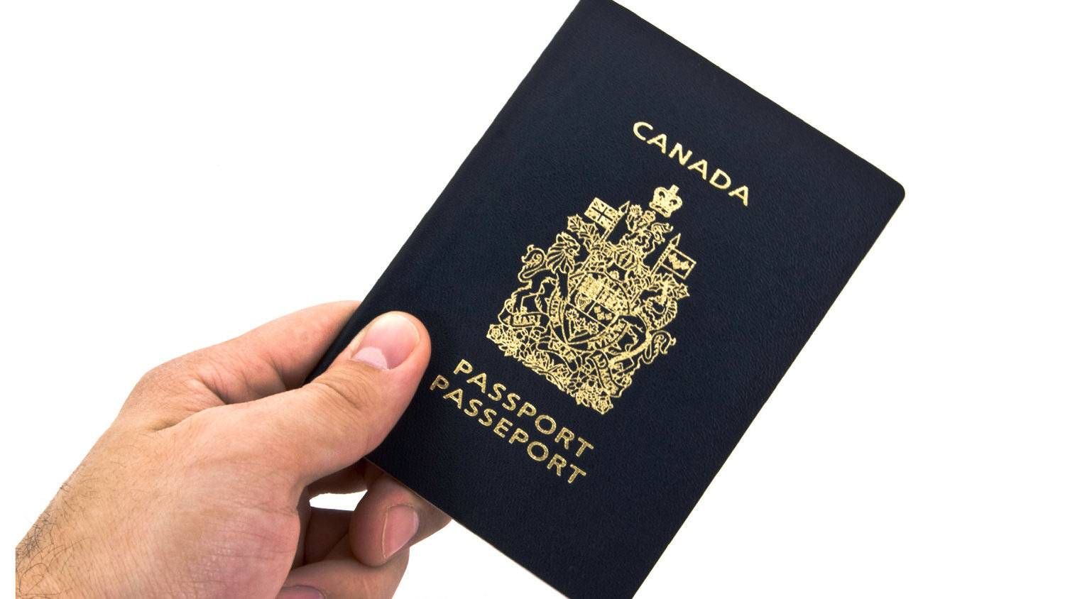 کانادا اقامت پناهندگانی را که به کشور خود رفت‌وآمد دارند «لغو می‌کند»